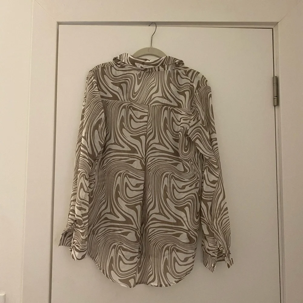 Button down blouse - Picture 3 of 4